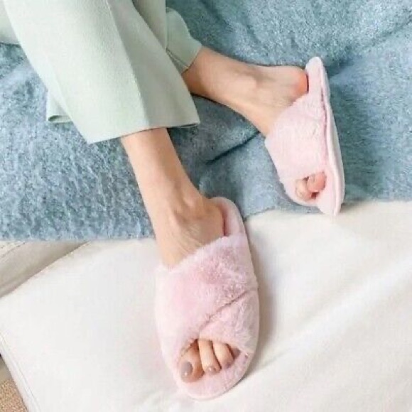 Toms Slippers - Picture 1 of 4